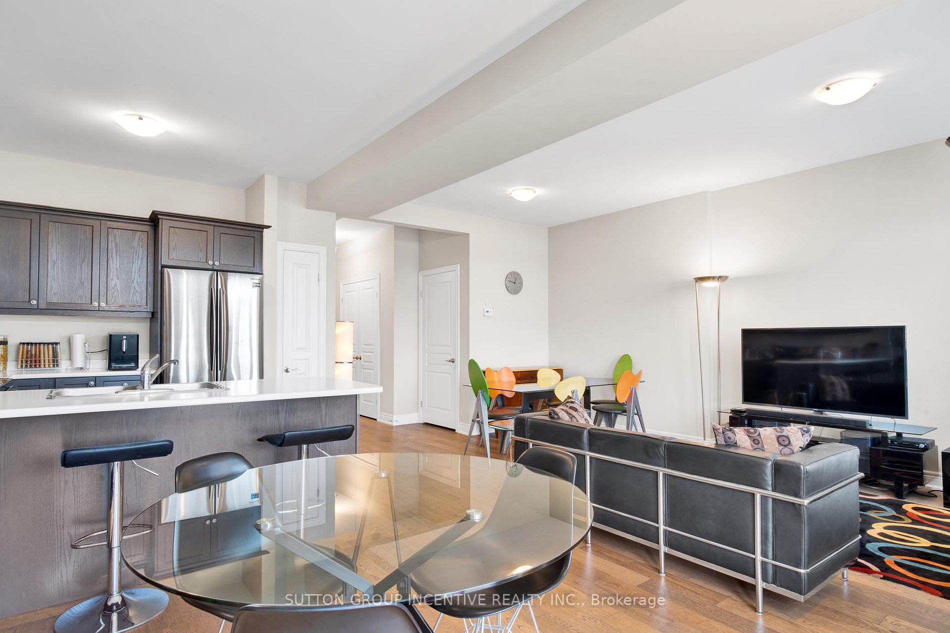 12 Manhattan Crt