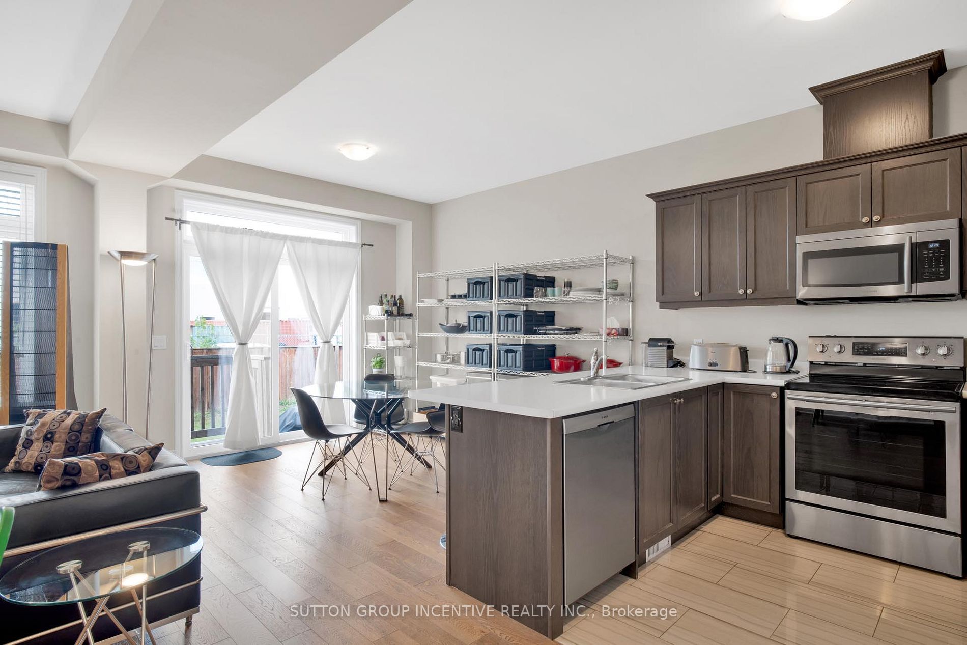 12 Manhattan Crt