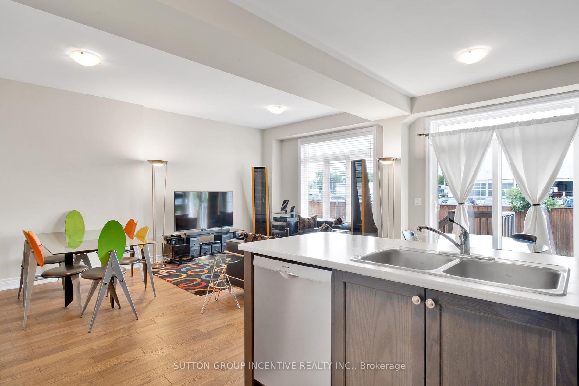 12 Manhattan Crt