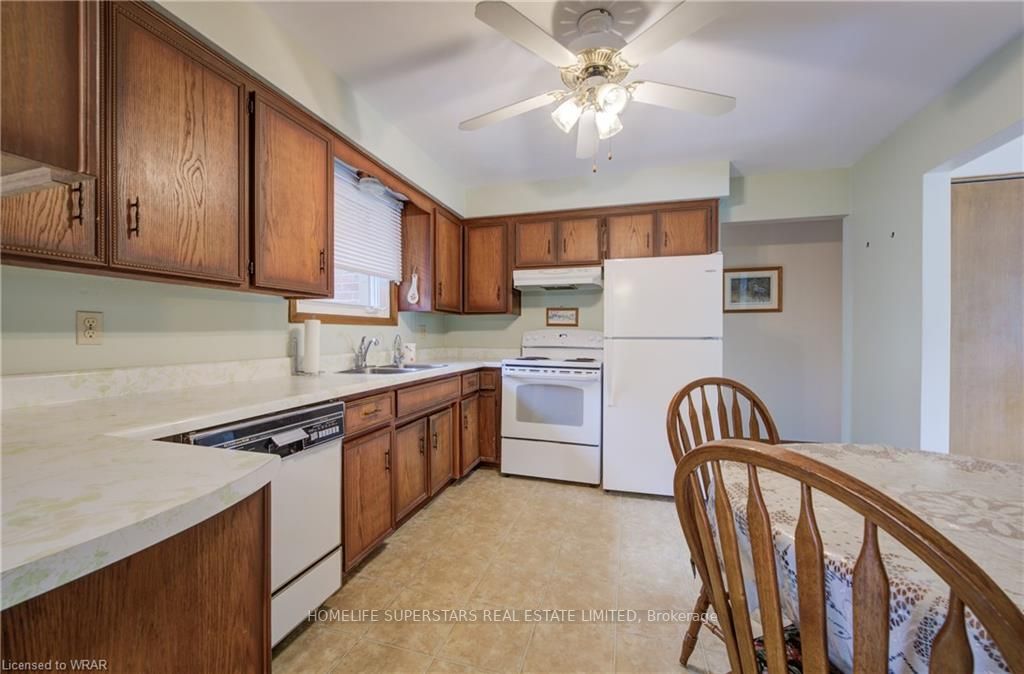 402 Lakeview Dr