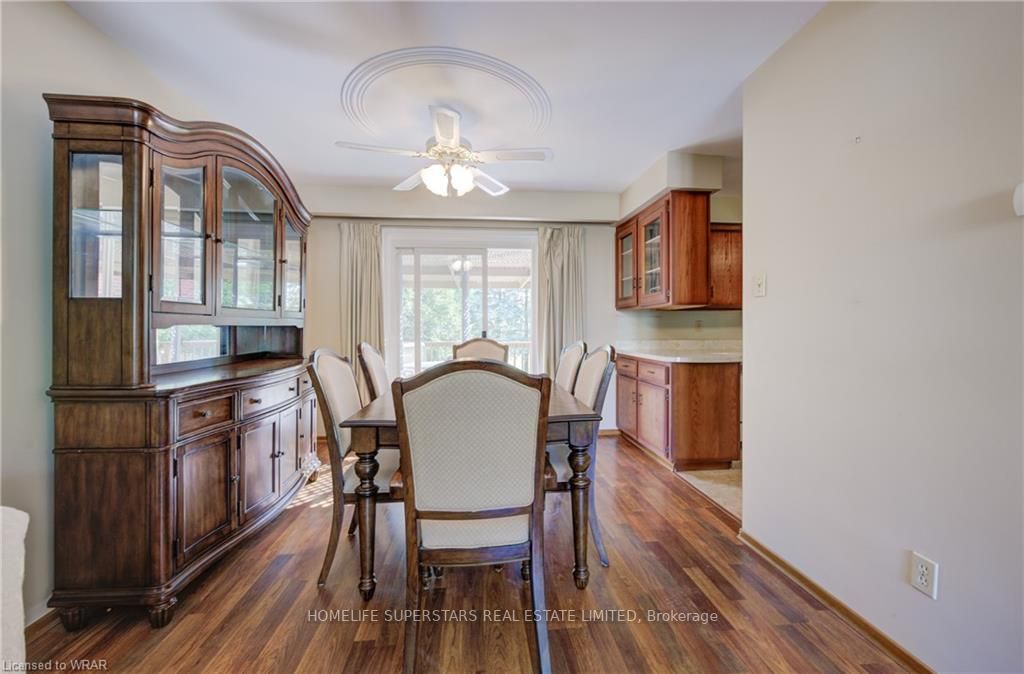 402 Lakeview Dr