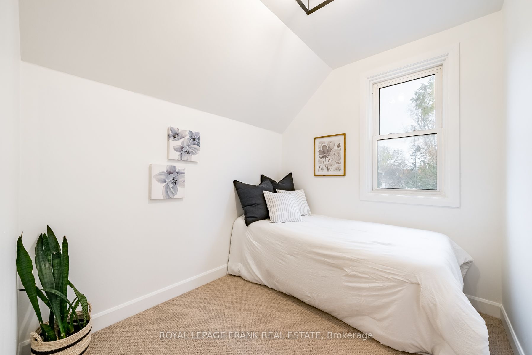 118 Glenelg St W