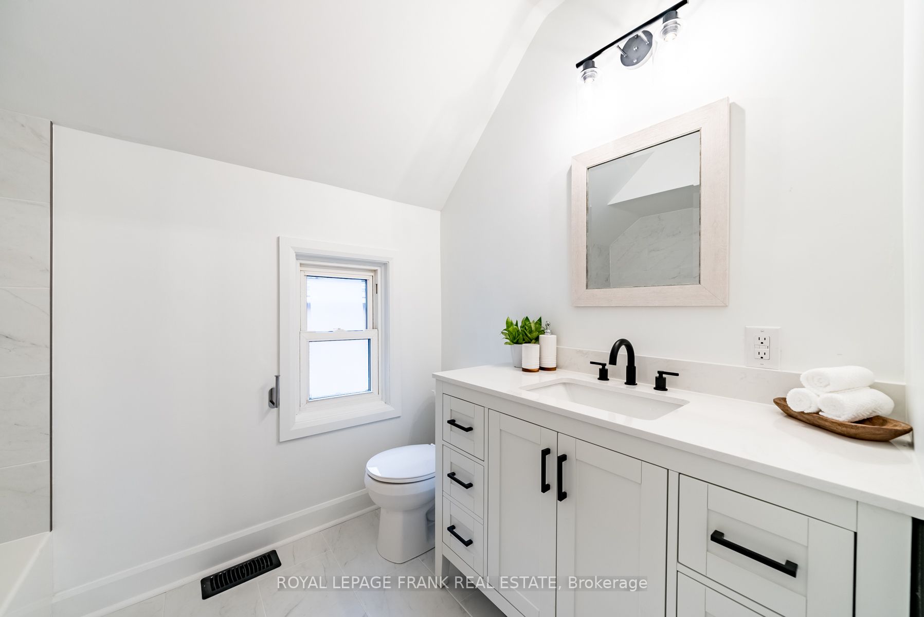 118 Glenelg St W