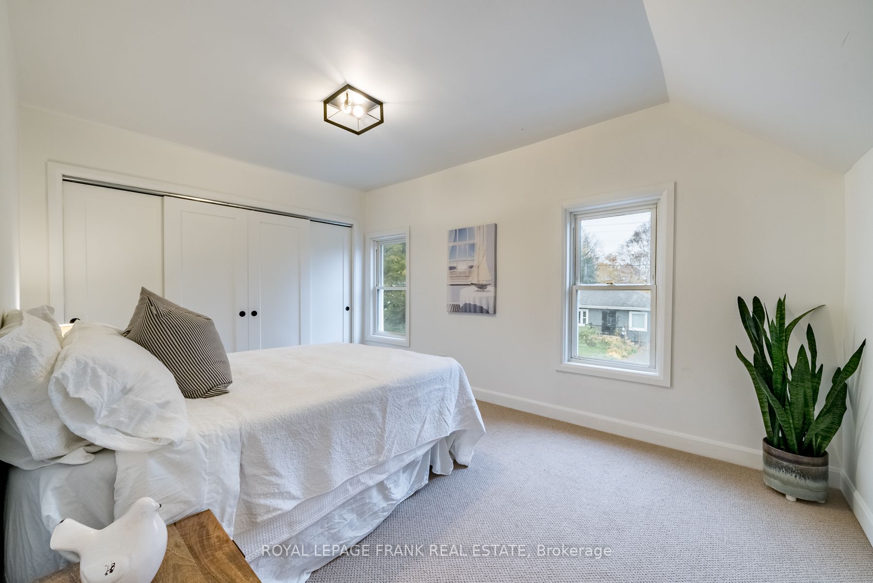 118 Glenelg St W