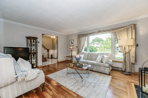 14 Fairmeadow Dr