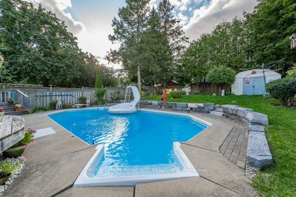 14 Fairmeadow Dr
