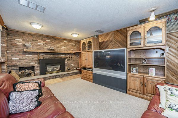 14 Fairmeadow Dr