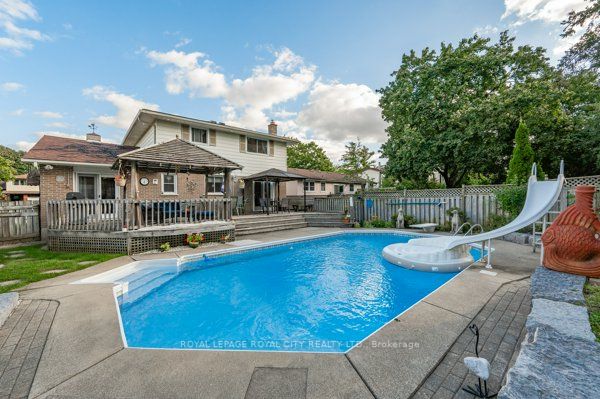 14 Fairmeadow Dr