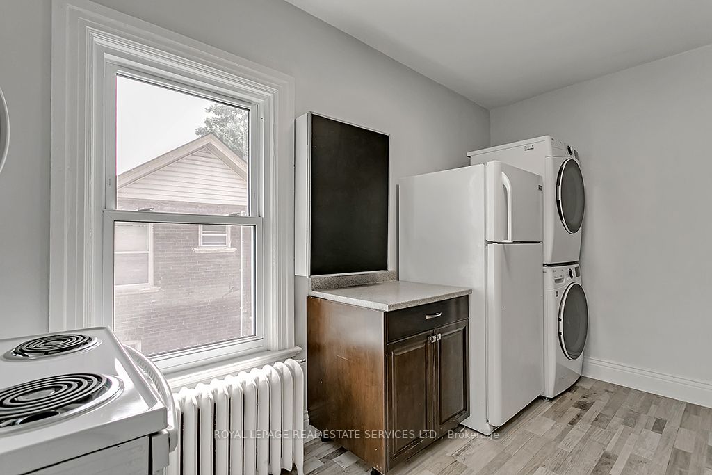 153 Drummond St, #Upper