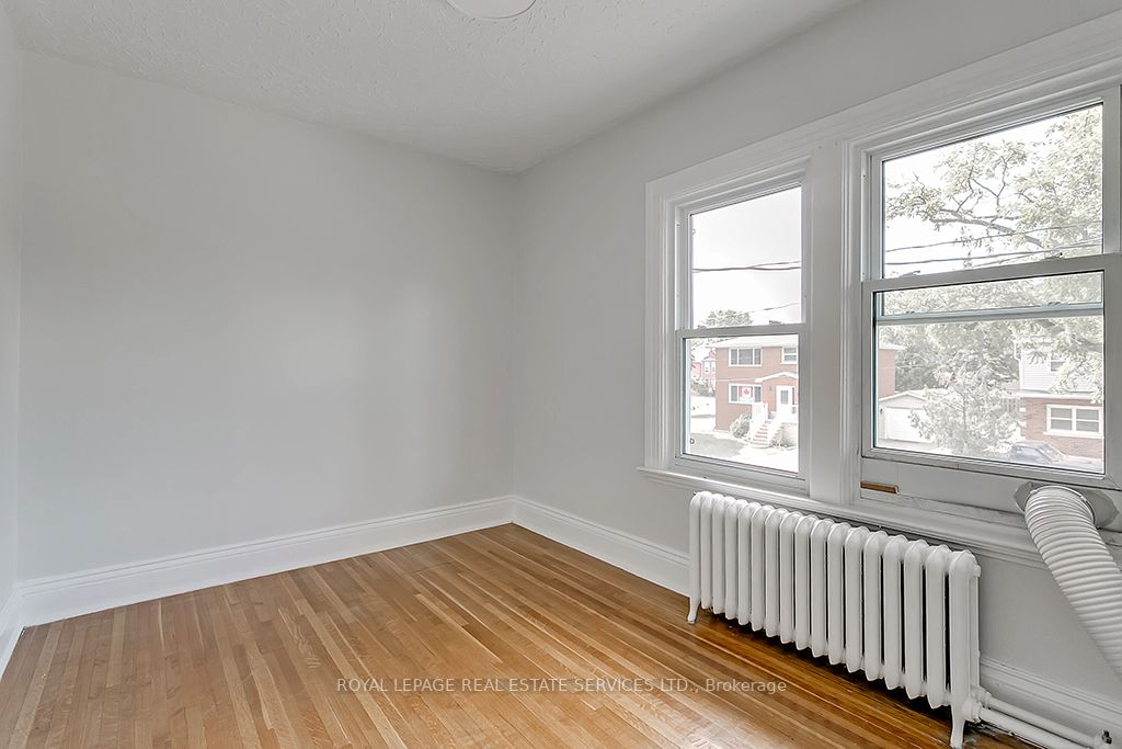 153 Drummond St, #Upper