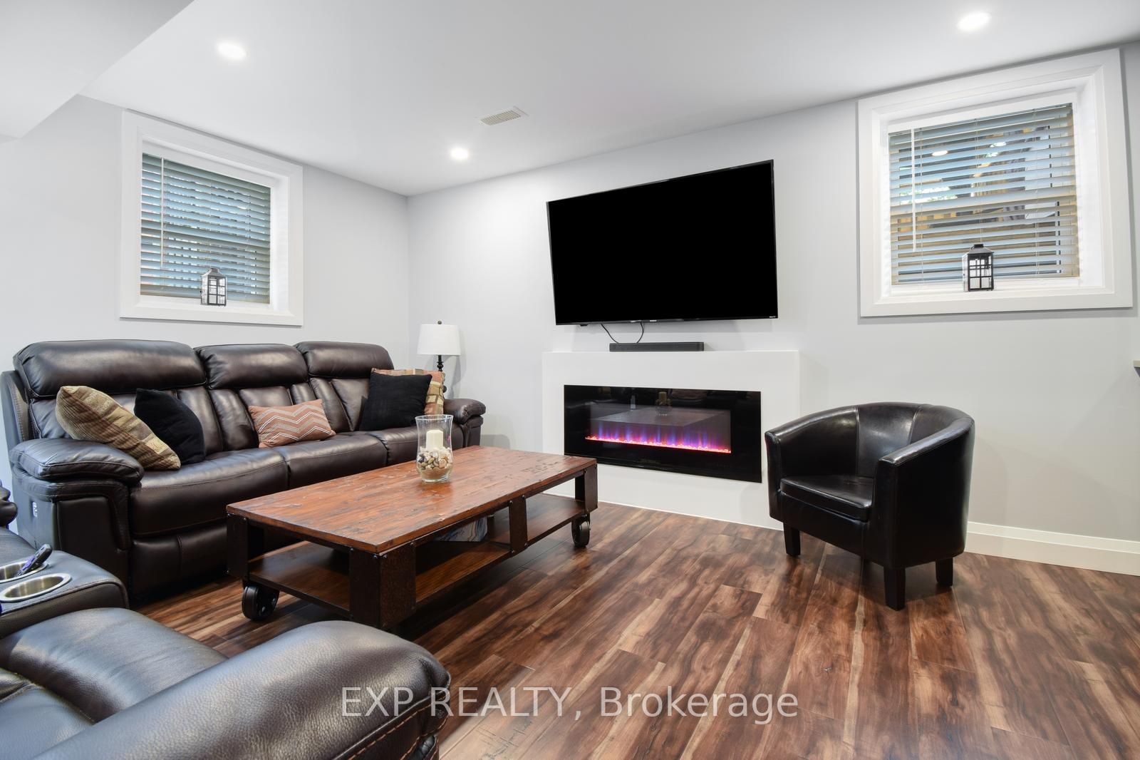 105 Brookfield Cres E