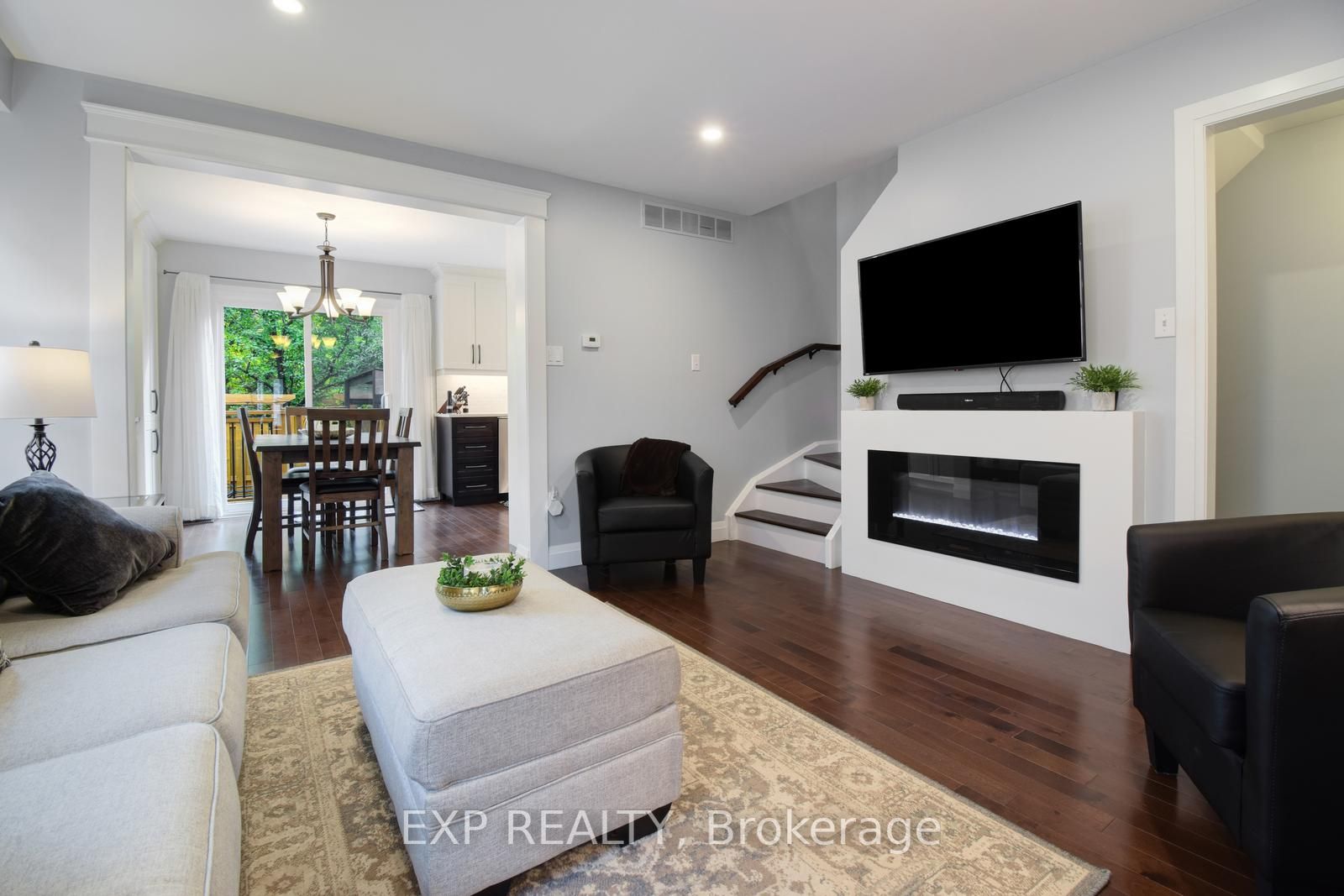 105 Brookfield Cres E