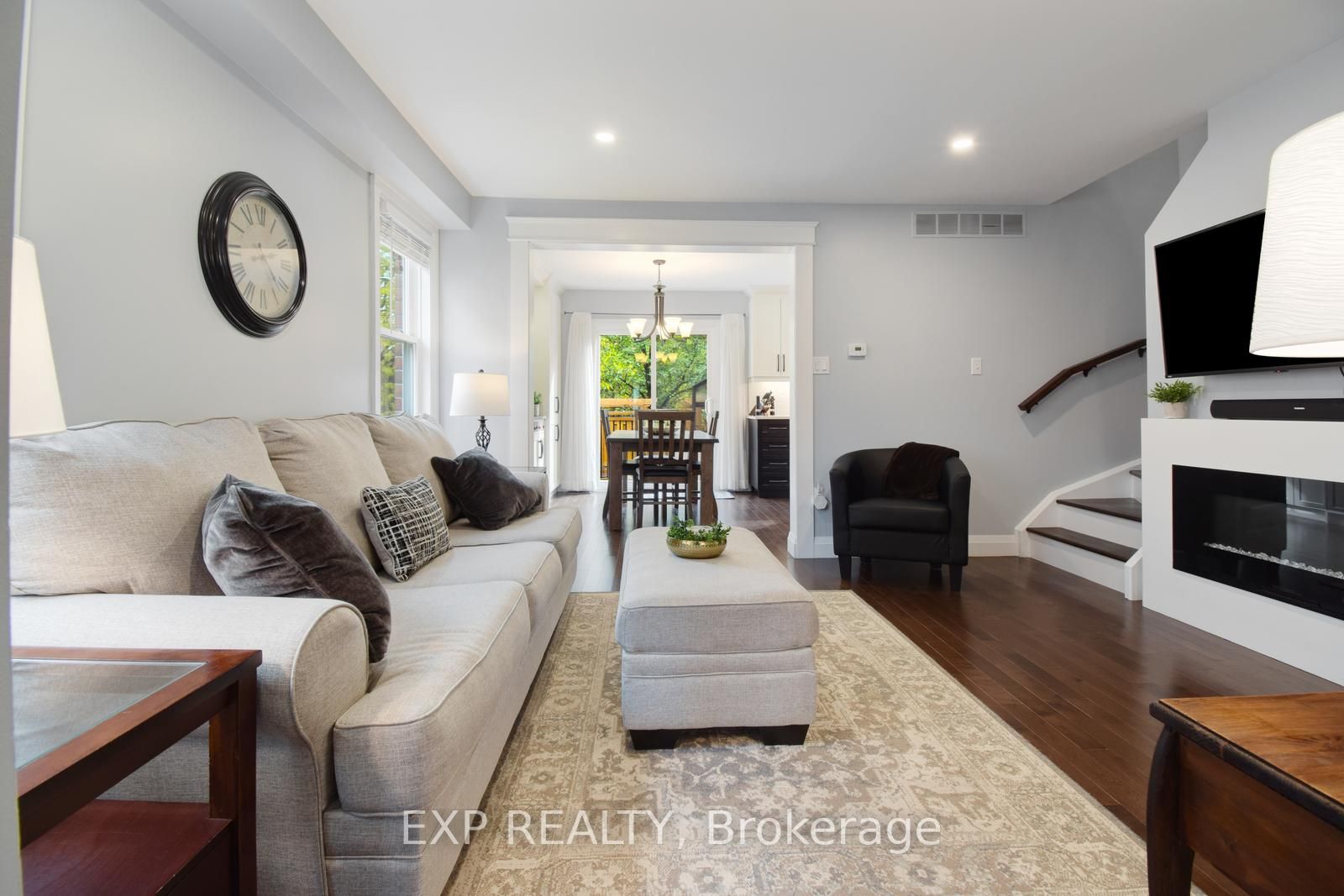 105 Brookfield Cres E