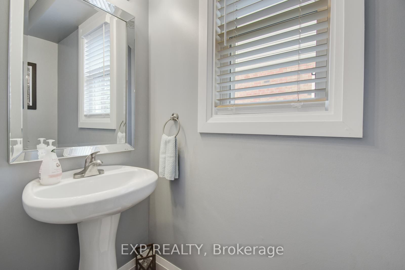105 Brookfield Cres E