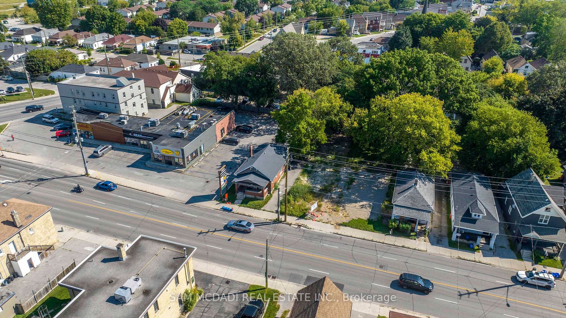 152 Adelaide St N