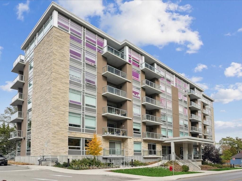 479 Charlton Ave E, #204