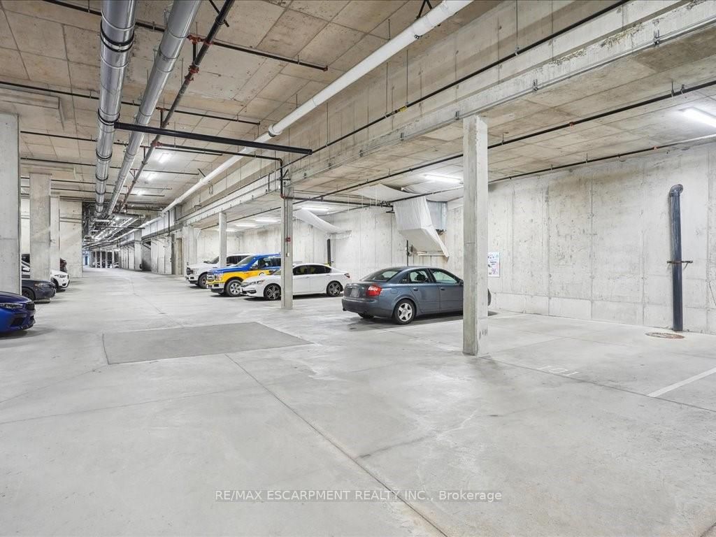 479 Charlton Ave E, #204