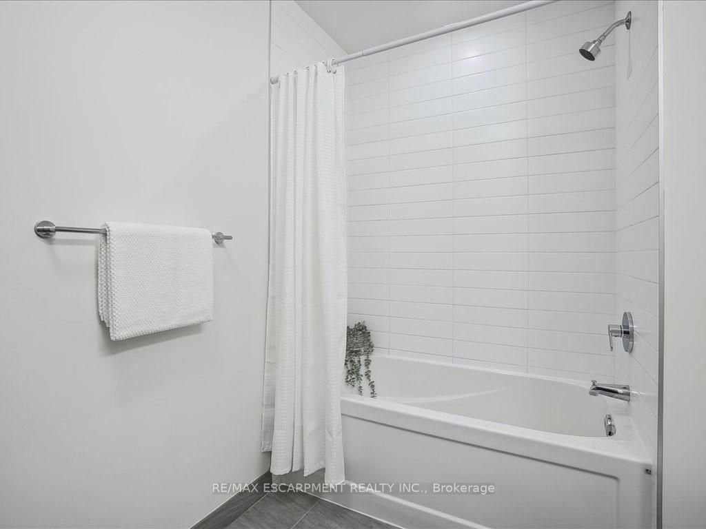 479 Charlton Ave E, #204