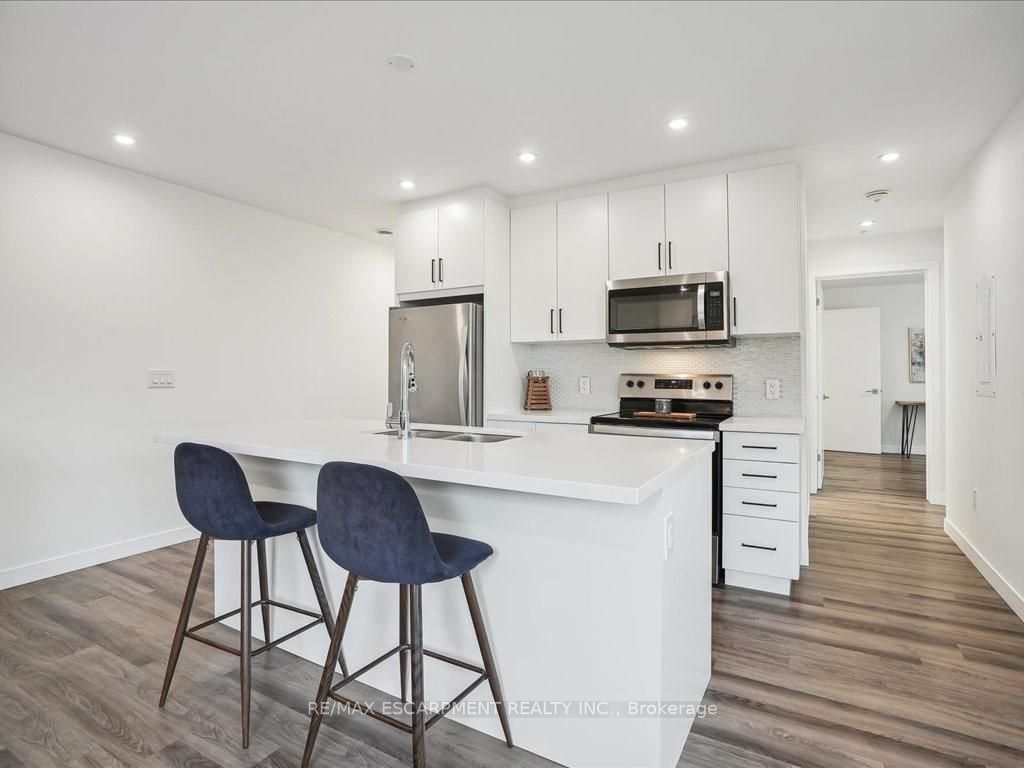 479 Charlton Ave E, #204