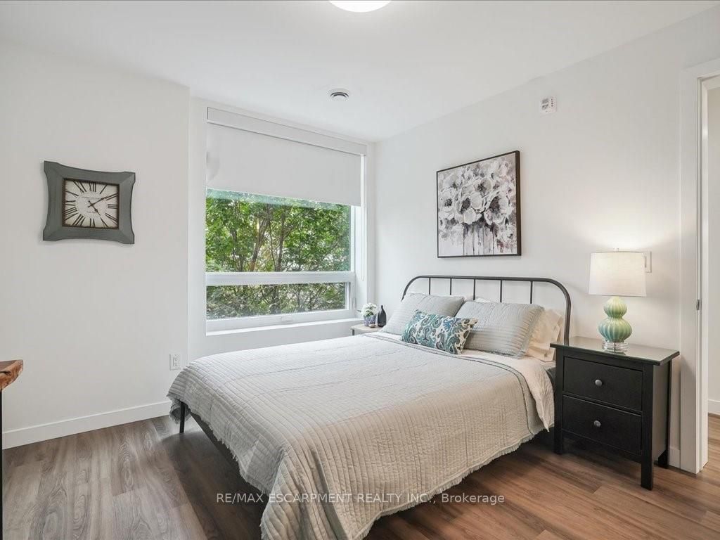 479 Charlton Ave E, #204