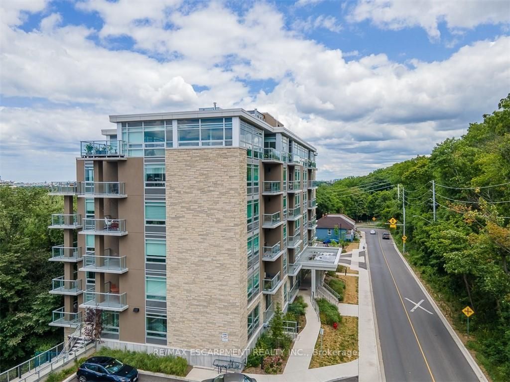 479 Charlton Ave E, #204