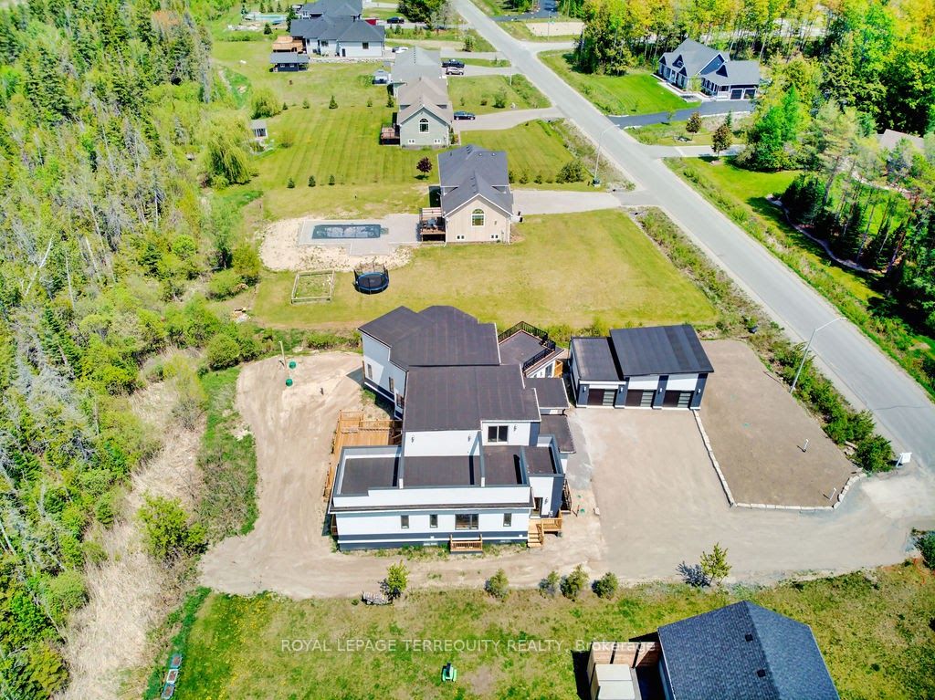 9 Rustlewood Ave