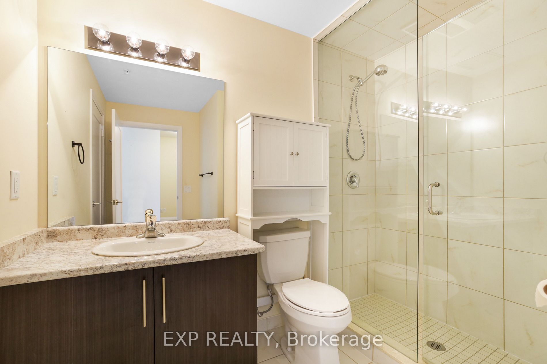 16 Concord Pl, #216