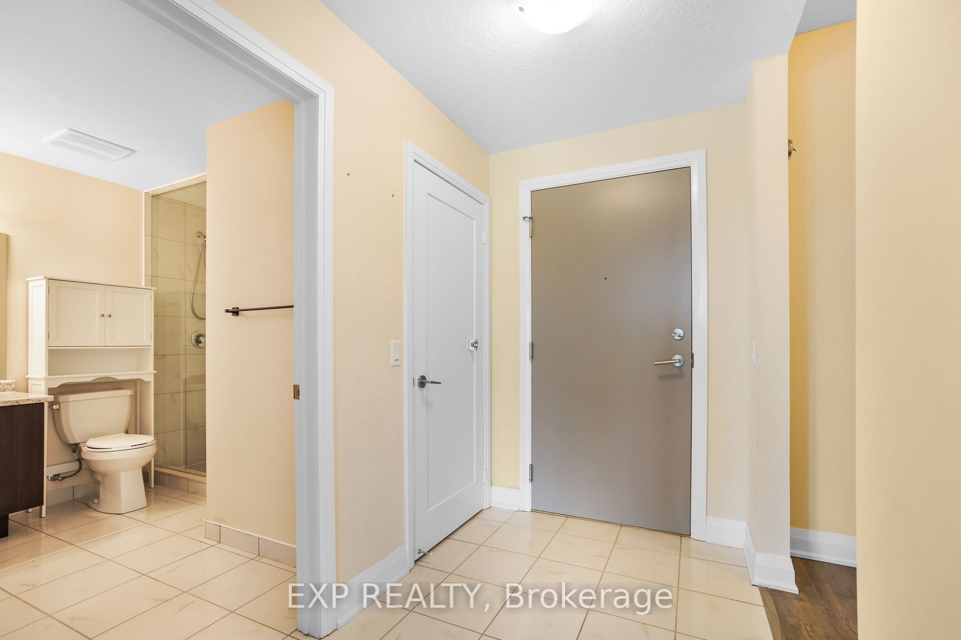 16 Concord Pl, #216