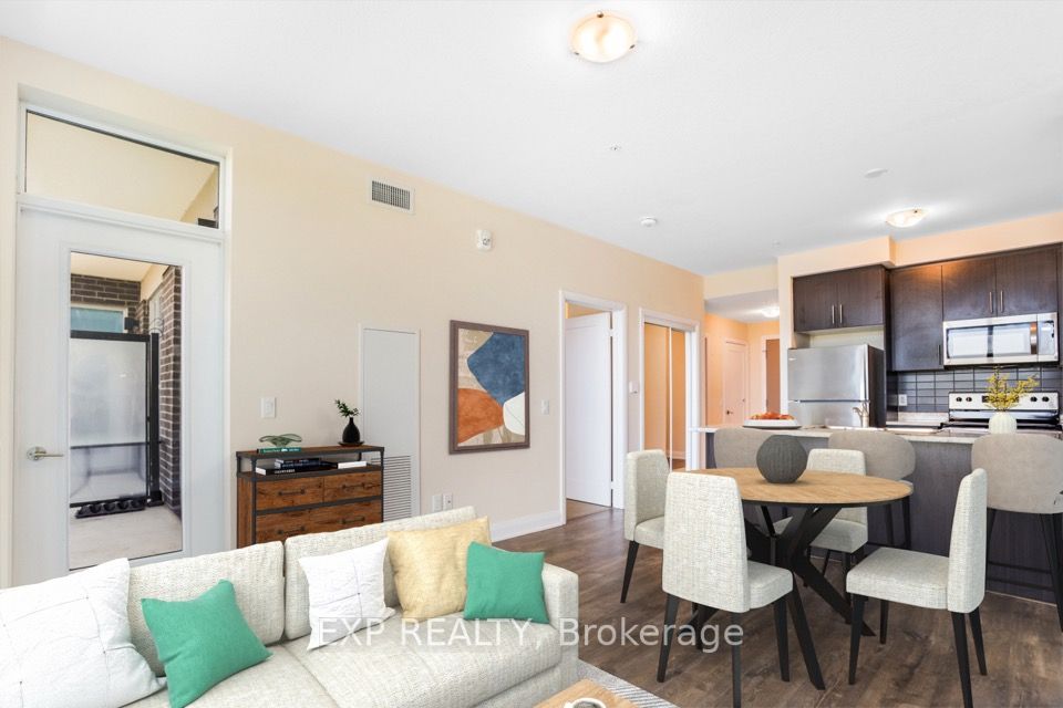 16 Concord Pl, #216