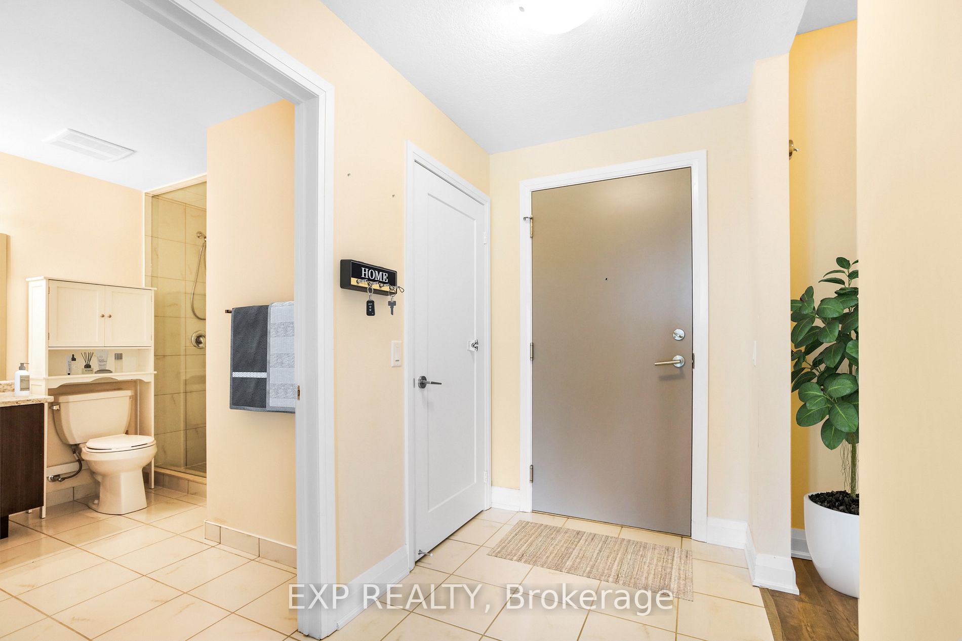 16 Concord Pl, #216