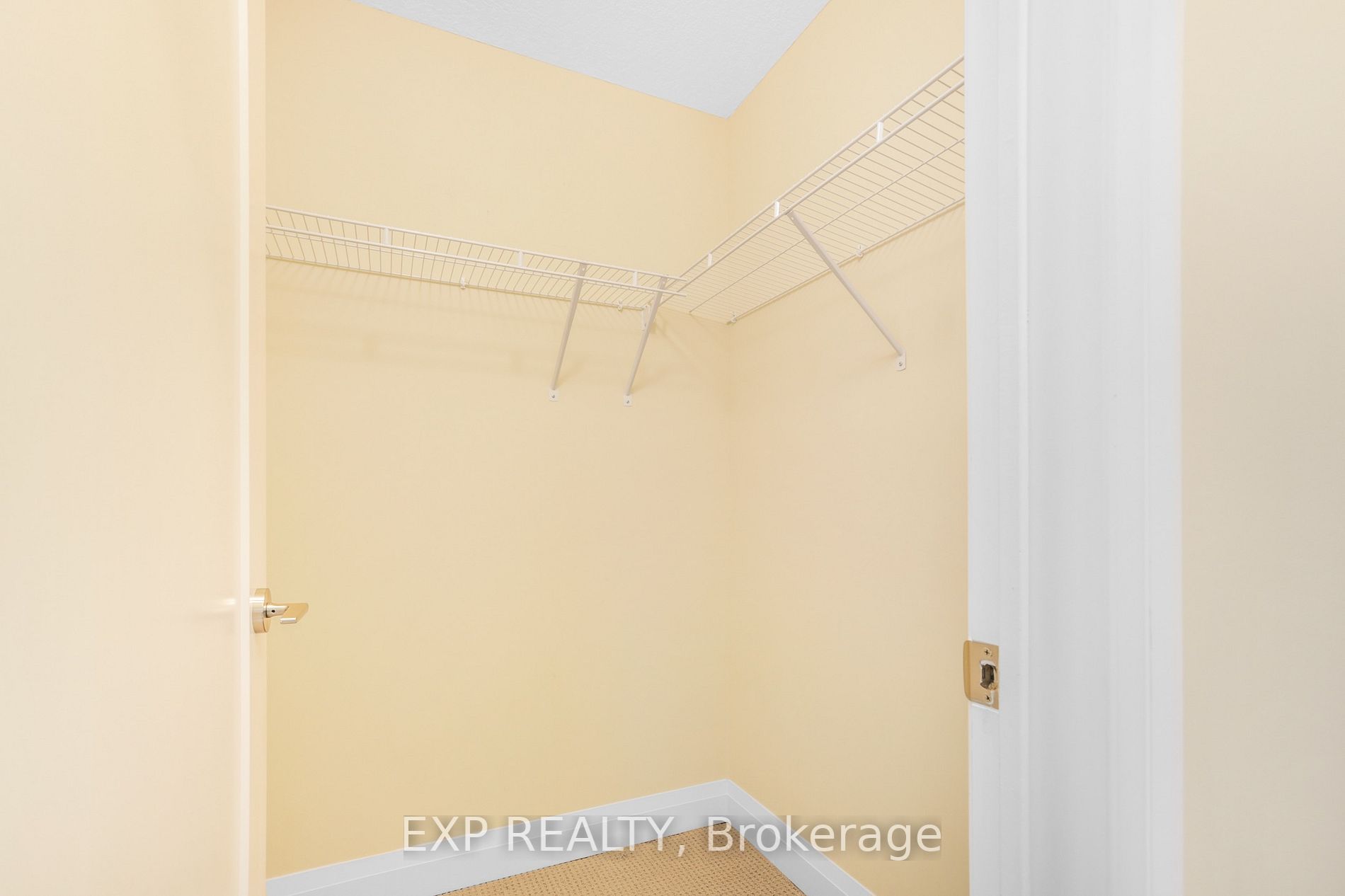 16 Concord Pl, #216