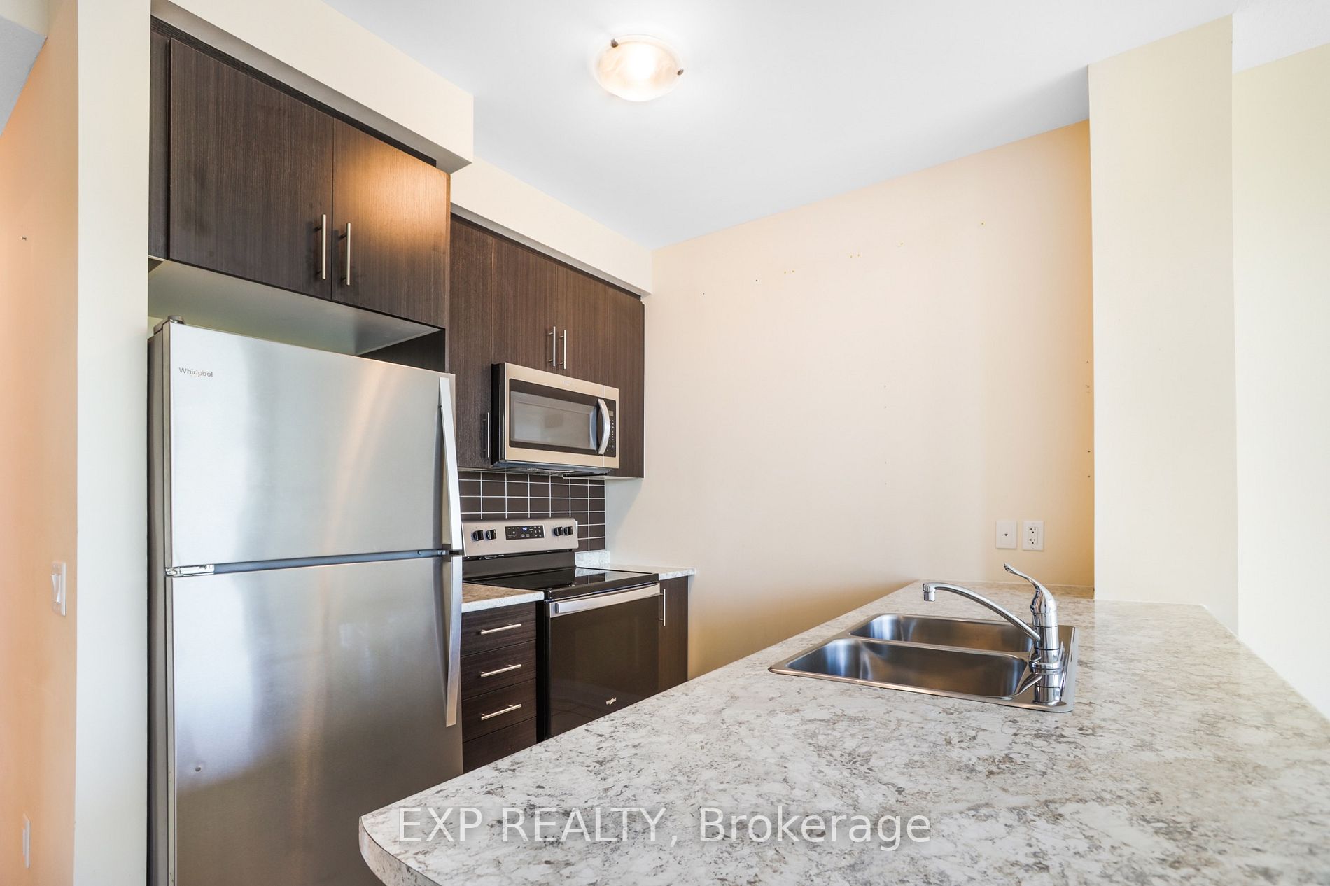 16 Concord Pl, #216