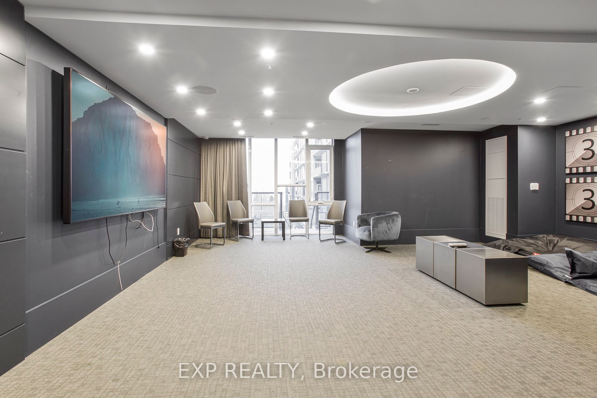 16 Concord Pl, #216