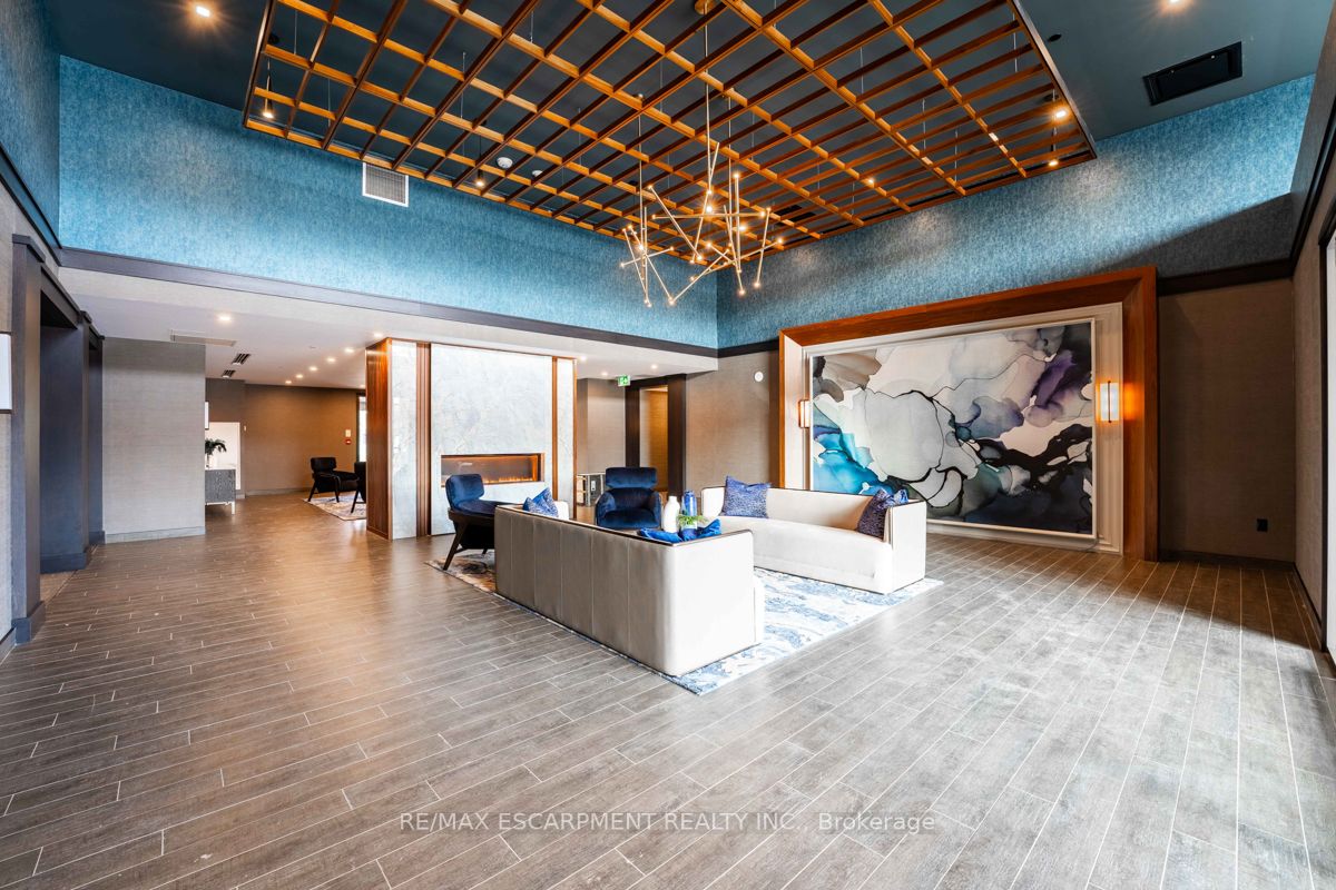 460 Dundas St E, #803
