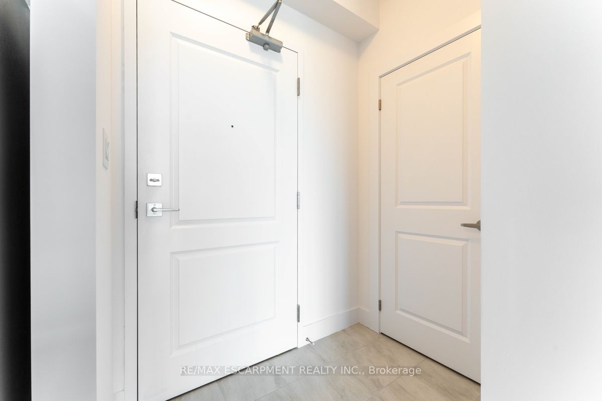 460 Dundas St E, #803