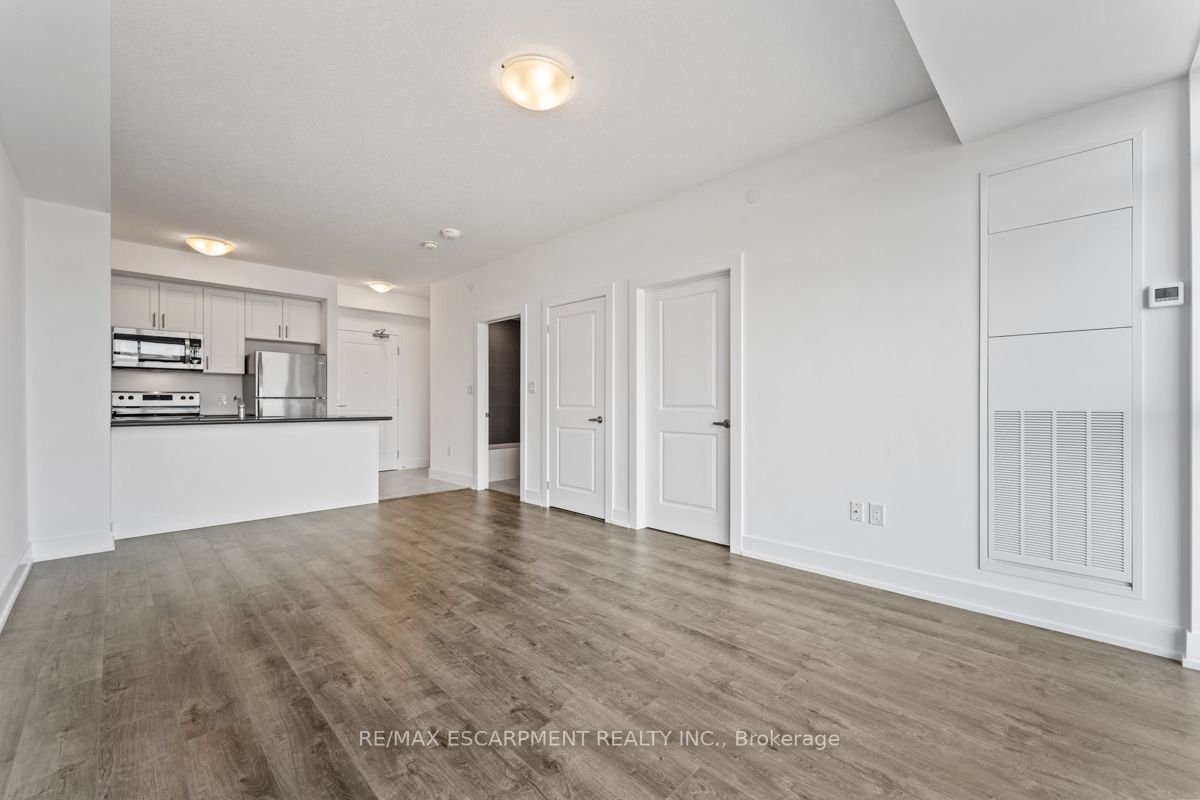 460 Dundas St E, #803