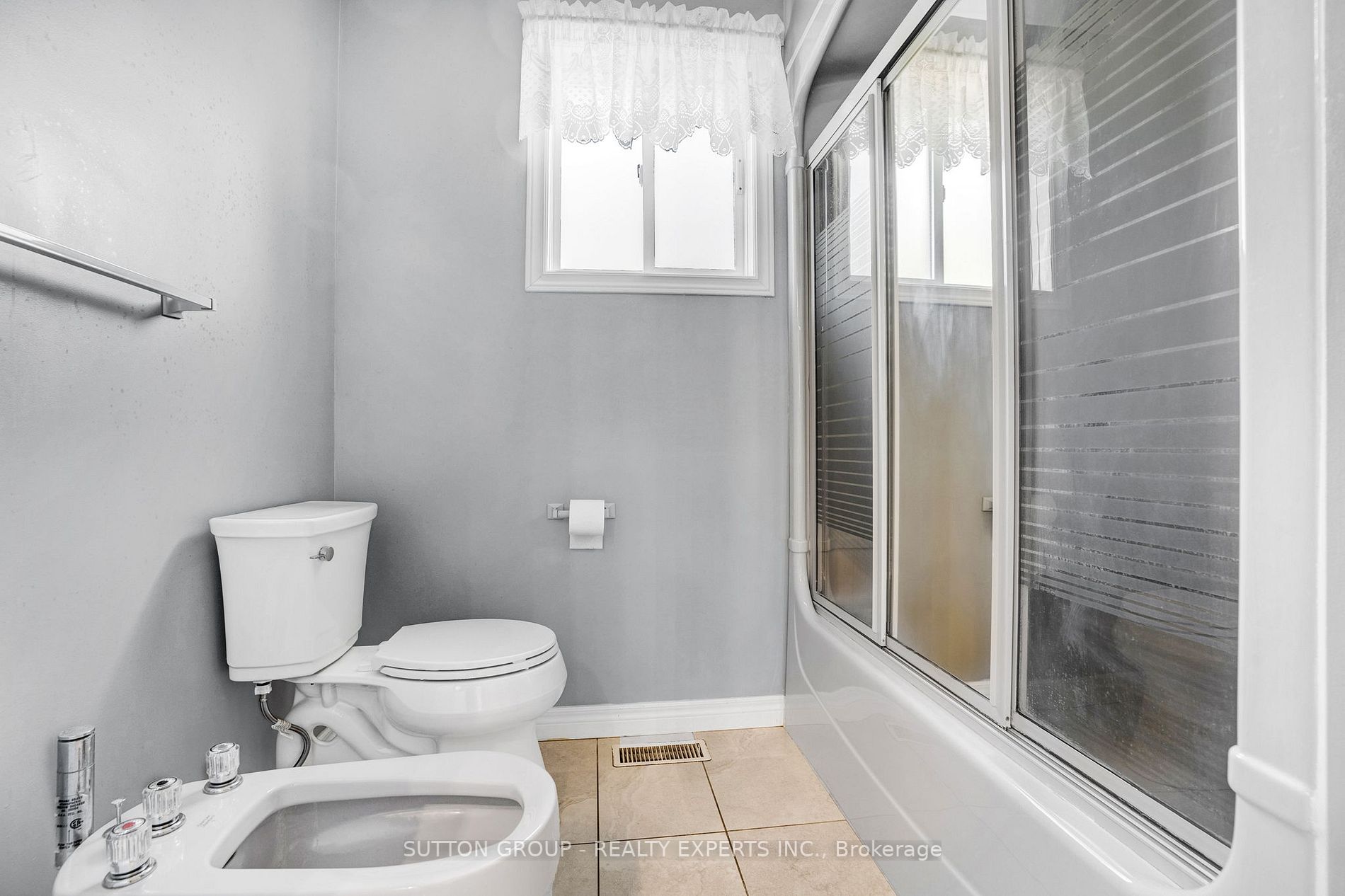 16 Madeira Cres