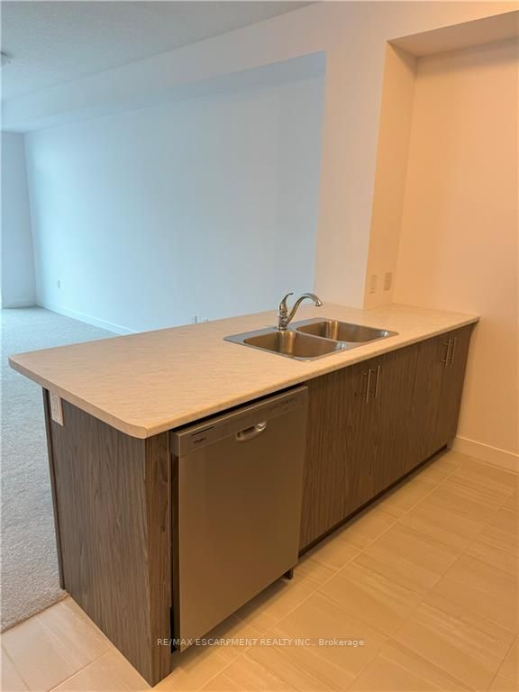 460 Dundas St, #907