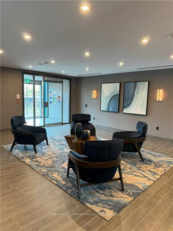 460 Dundas St, #907