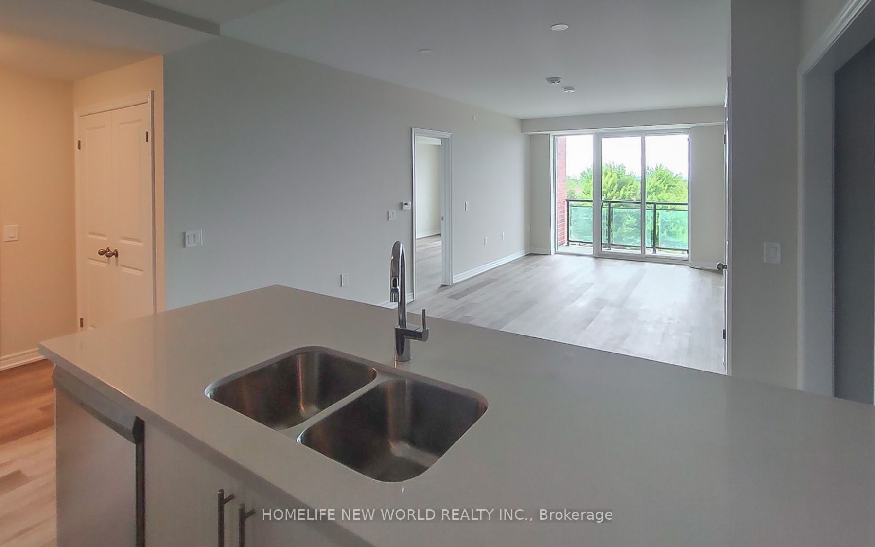 2750 King St E, #301