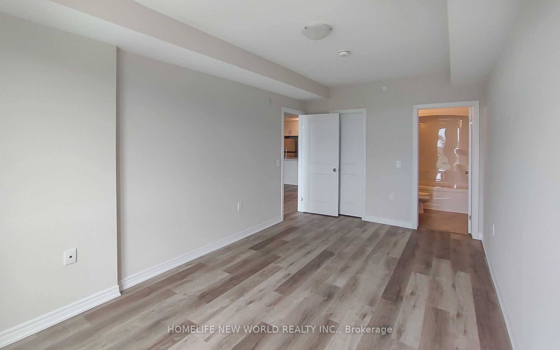 2750 King St E, #301