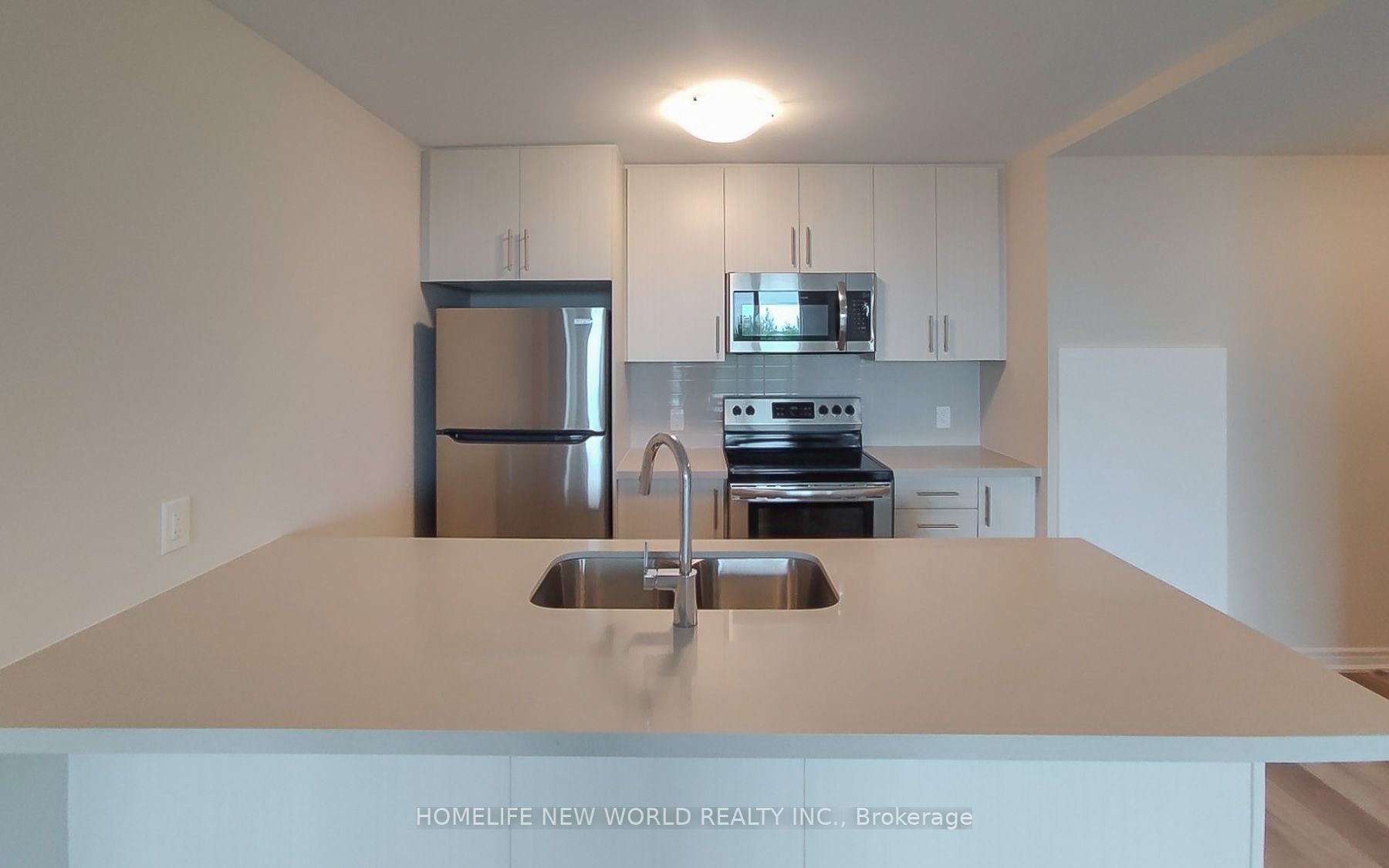 2750 King St E, #301