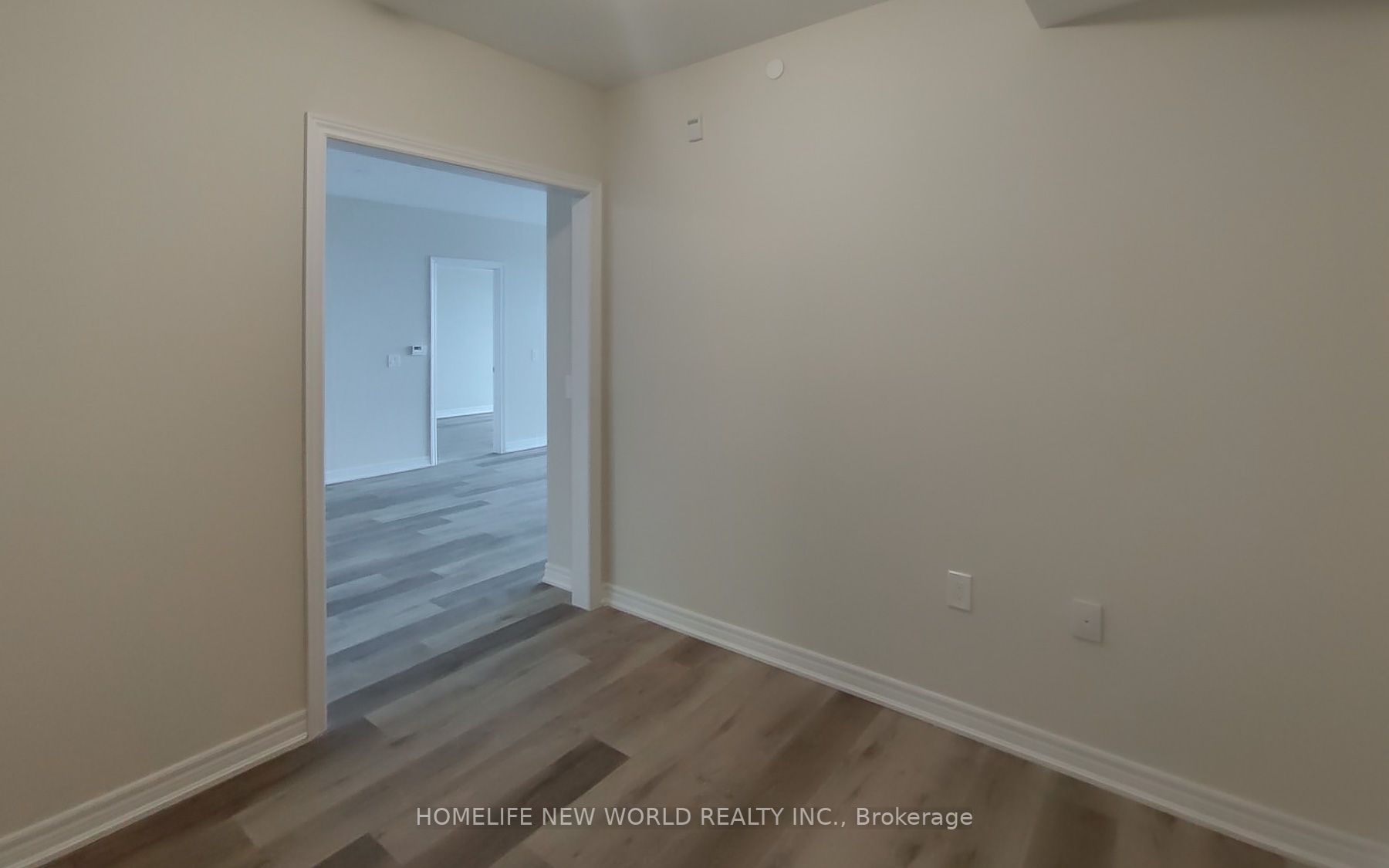 2750 King St E, #301