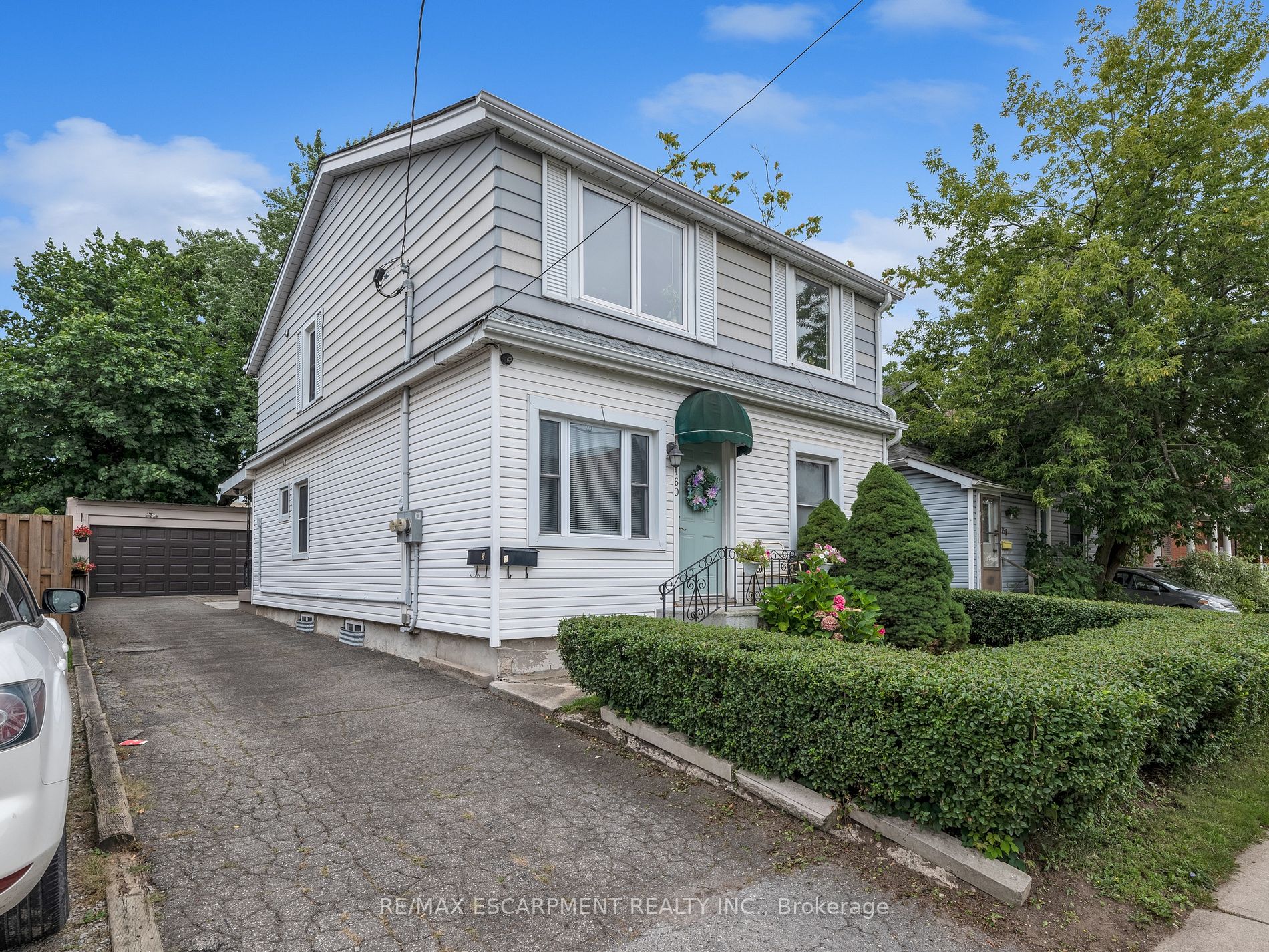 160 Welland Ave