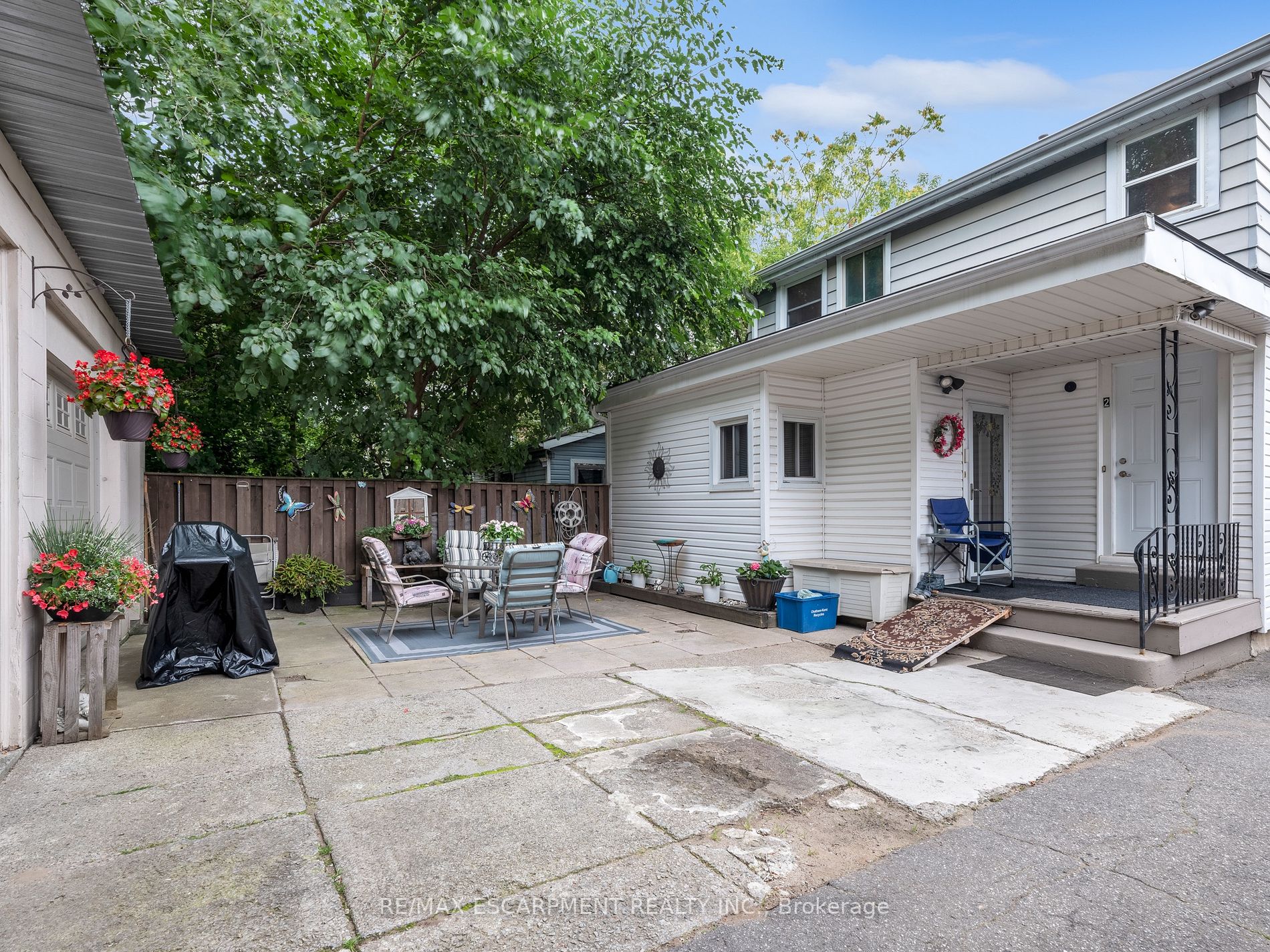 160 Welland Ave