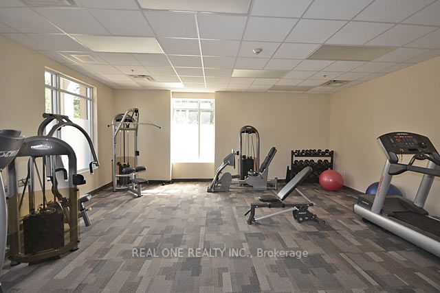90 Charlton Ave W, #307