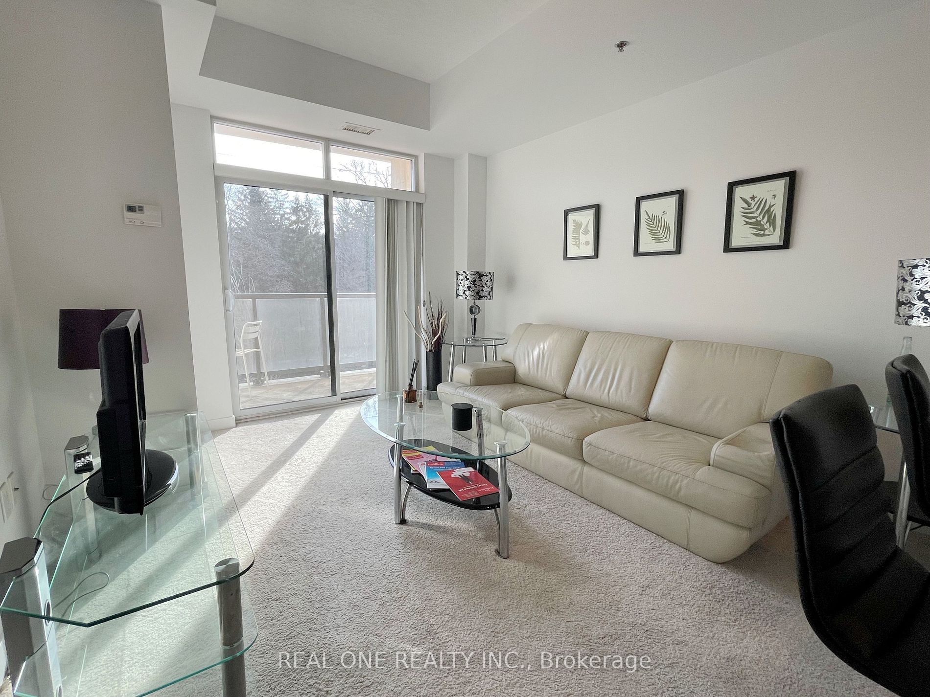 90 Charlton Ave W, #307