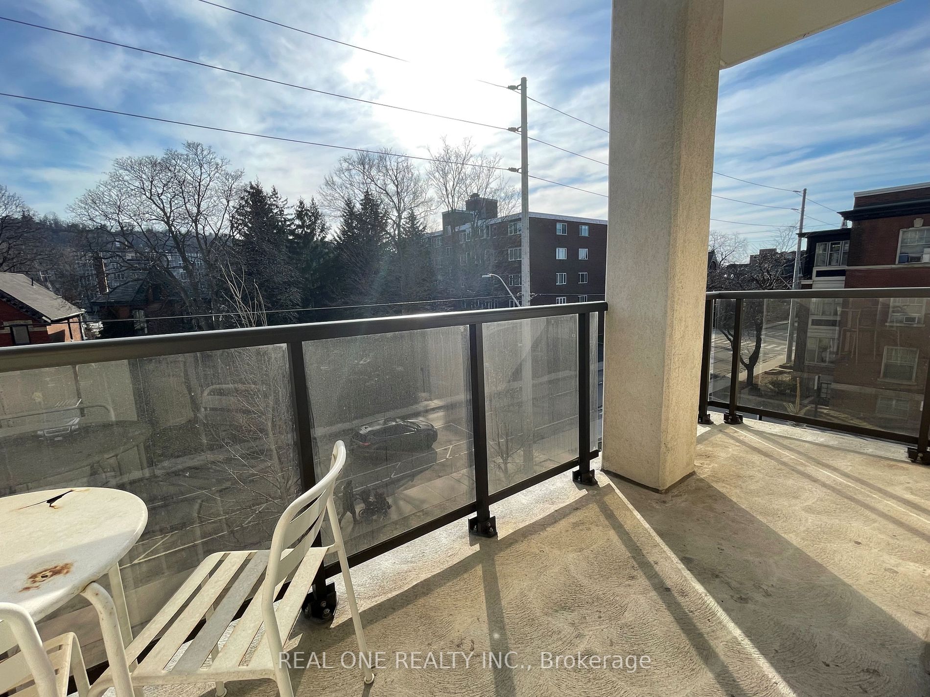 90 Charlton Ave W, #307