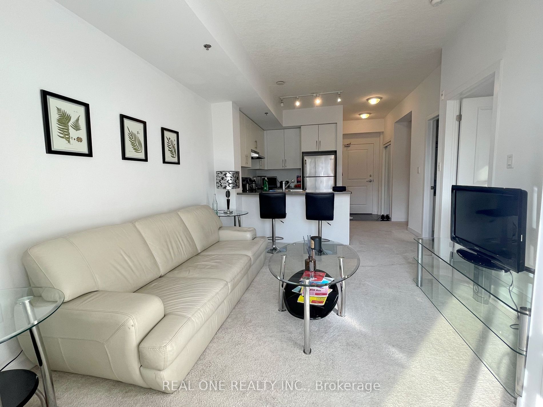 90 Charlton Ave W, #307