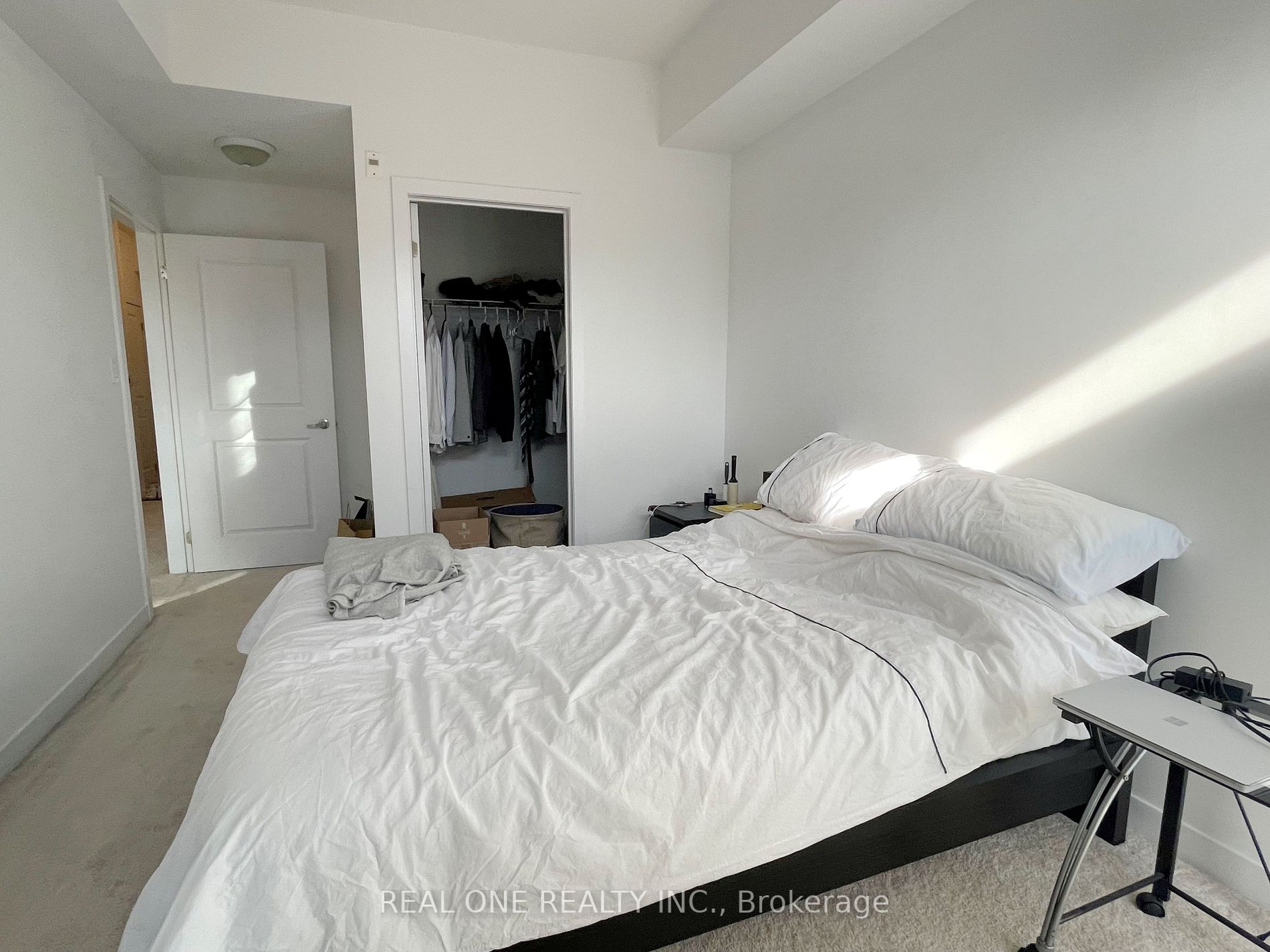 90 Charlton Ave W, #307